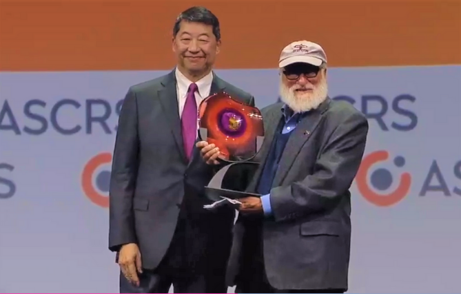 Richard Litwin recieving the Chang Award